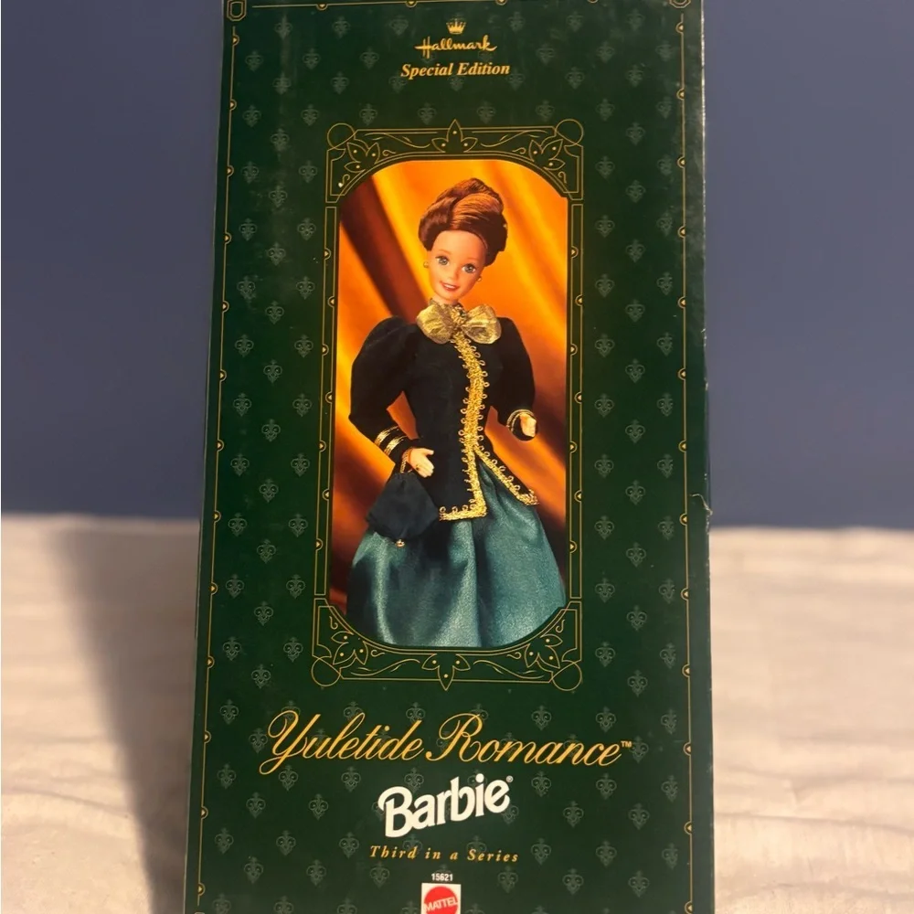 Yuletide Romance Barbie Hallmark Special Edition Doll 1996 Mattel 15621 New.